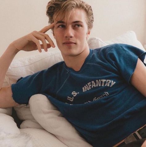 Lucky B Smith, Blue Smith, Charlotte Lawrence, Lucky Blue Smith, Male Pose Reference, Lucky Blue, Character Inspiration Male, Photography Inspiration Portrait, The Dark Artifices