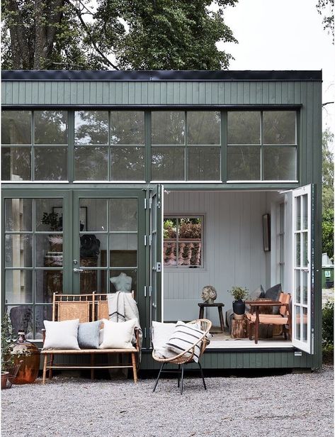 Houses Farmhouse, Design Casa Piccola, Small Space Inspiration, My Scandinavian Home, Shop Barndominium, Backyard Studio, Farmhouse Barndominium, Casa Container, Tiny Cabin