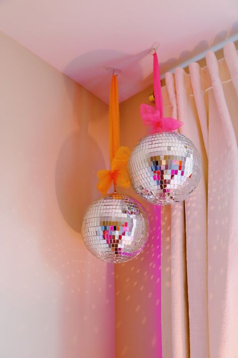 Funky Dorm Decor, Fun Room Aesthetic, Cheap Aesthetic Room Decor Ideas, Colorful Decor Ideas, Bedroom Dopamine Decor, Beaded Wall Decor, Disco Ball Corner, Room Decor Ideas Bedroom Aesthetic, Disco Table Decor