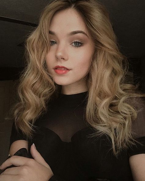 Claire Estabrook, Beautiful Ladies, Girl Next Door, Big Hair, Beautiful Eyes, Celebrities Female, Blonde, Actresses, Long Hair Styles