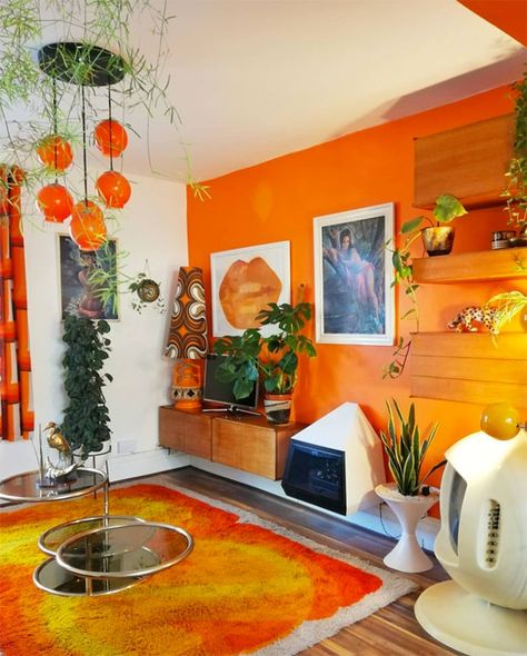 Retro 70s Living Room, 70s Living Room Aesthetic, Living Room 70s, 1970s Interior Design, Home Decor 70s, Groovy Room, 70s Room, 70s Living Room, Aesthetic 70s