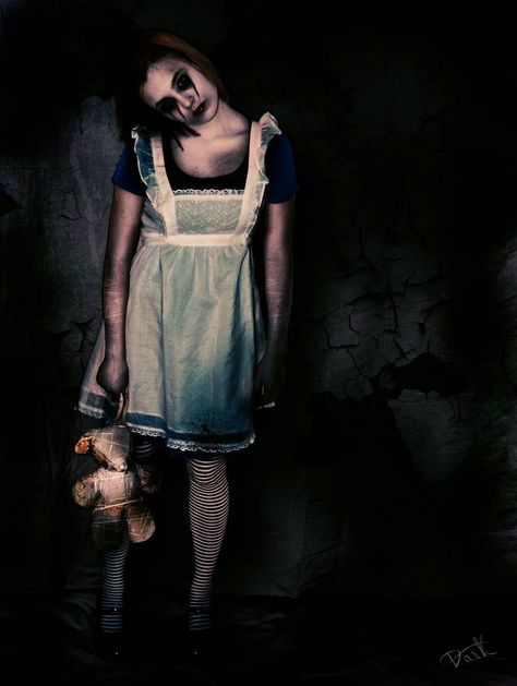 Alice Halloween, Alice In Wonderland Quotes, Dark Alice In Wonderland, Horror Costume, Creepy Photos, Halloween Photography, Monochromatic Fashion, Alice And Wonderland Quotes, Wonderland Quotes