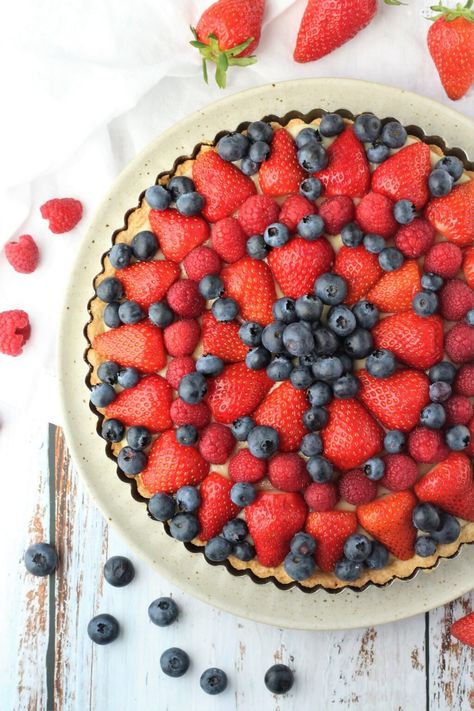 Berry topped fruit tart in pan with berries around it. Berry Fruit Tart, Lemon Berry Tart, Fruit Pie Aesthetic, No Bake Fruit Tart, Tart With Pastry Cream, Berry Tart Recipe, Tart Desserts, Italian Fruit, Fresh Fruit Tart