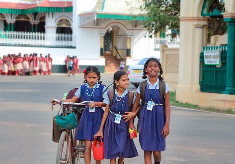 Top 10 Facts About Girls' Education in India | The Borgen Project Facts About Girls, Functional Literacy, Top 10 Facts, Women Education, Right To Education, Empowering Girls, Education In India, Pretty Pregnant, India School