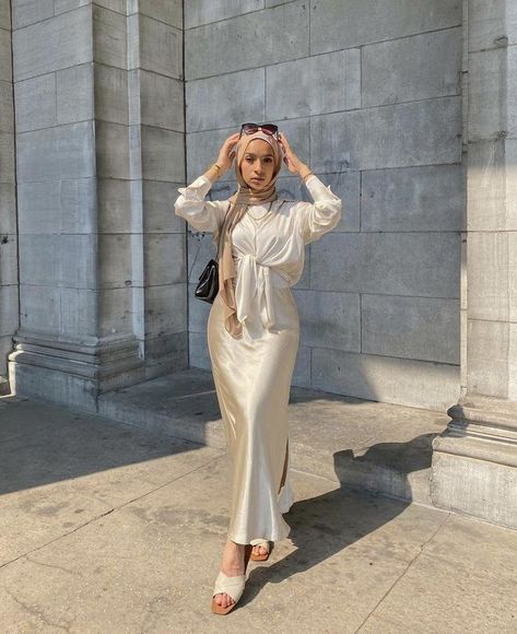 Satin Skirt Modest Outfit, Nude Satin Skirt Outfit, Outfit Perpisahan, Silk Skirt Outfit Summer, Satin Skirt Outfit Summer, Hijab Outfit Summer, Clean Outfit, Silk Skirt Outfit, White Tops Outfit