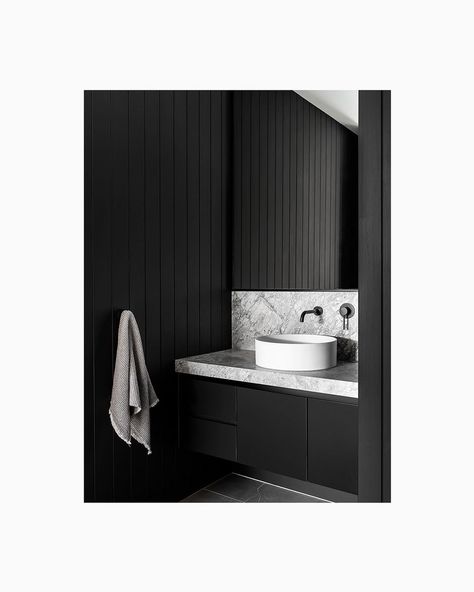 Timothy Kaye’s Instagram photo: “Monochrome. Architecture & Interiors: @elc_arch Builder: @customhomes Painter: @numberonepainting Photography: @timothykaye Styling:…” Edgy Bathroom, Dark Powder Room, Mirror Backsplash, Eclectic Bathroom, Elegant Mirrors, Tiny Studio, Black Vanity, Studio Living, Mirror Ideas