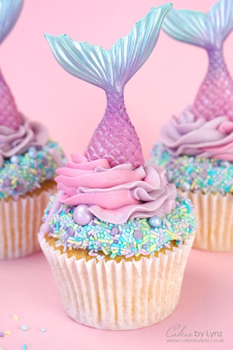 How to create Mermaid Tail Cupcakes - Cakes by Lynz Pink And Purple Mermaid Cupcakes, Barbie Mermaid Cupcakes, Pink Mermaid Cupcakes, Mermaid Birthday Cake Pops, Mermaid Cakes And Cupcakes, Mermaid Cupcake Pull Apart, Mini Mermaid Cupcakes, Unicorn Mermaid Cupcakes, Diy Mermaid Cupcakes