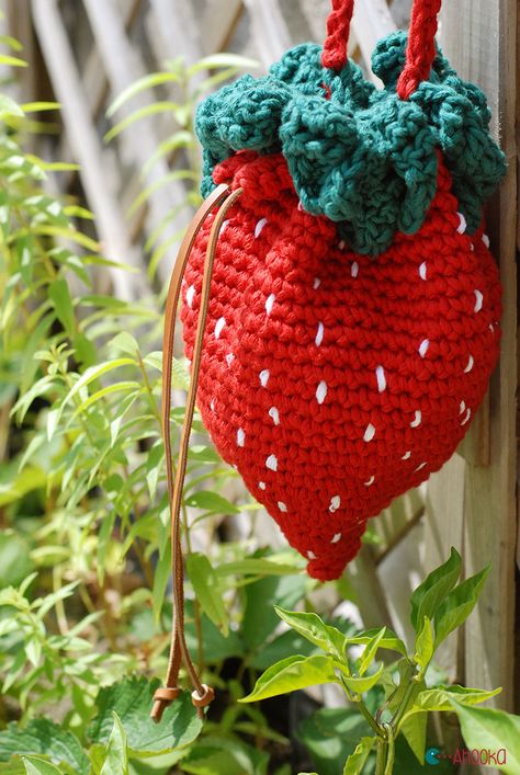 strawberry crochet bag pattern by ahooka                                                                                                                                                                                 More Strawberry Crochet Bag, Crocheted Strawberry, Strawberry Crochet, Confection Au Crochet, Crochet Shell Stitch, Crochet Strawberry, Crochet Bag Pattern Free, Bag Pattern Free, Crochet Purse Patterns