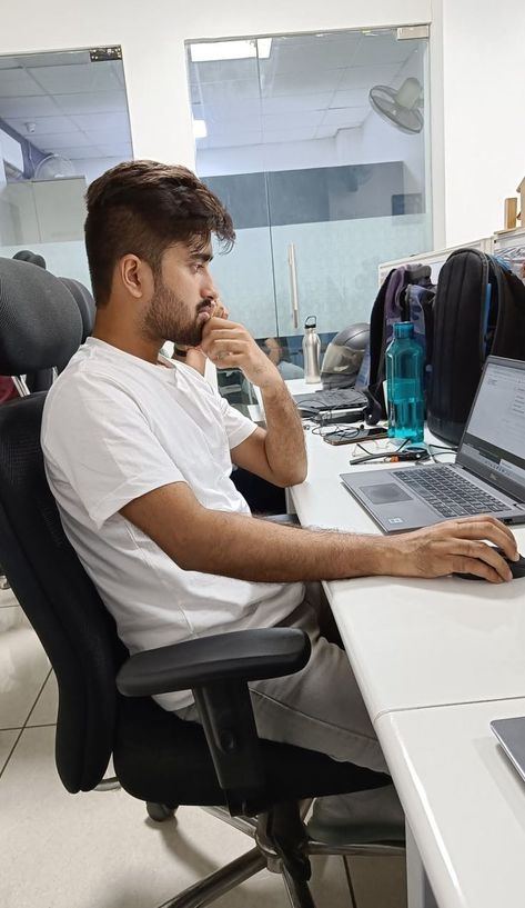 Ritesh Kumar Jha Office Work Photo, Night Work Snapchat Stories, Fake Office Work Snaps, Indian Office Snapchat Story, Office Snapchat Story India, Fake Office Snaps, Office Work Snap, Work Snapchat Story, Office Snapchat Story