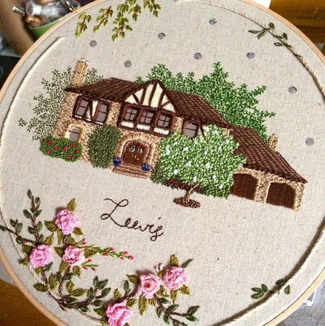 Embroidered House, Embroidered Portrait, House Portrait, Embroidered Art, Embroidery Stitches Tutorial, Hand Embroidery Projects, Pola Sulam, Sewing Embroidery Designs, Hand Embroidery Art