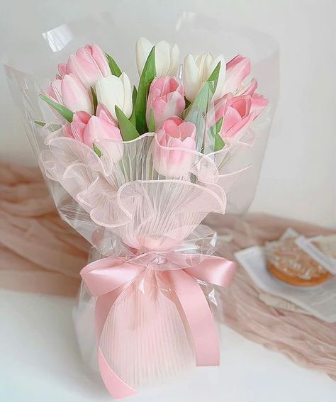 Bucket Tulip, Pink Tulips Bouquet, Unique Bridal Bouquets, Diy Bouquet Wrap, Luxury Flower Bouquets, Flower Bouquet Diy, Boquette Flowers, Tulip Bouquet, Bouquet Gift