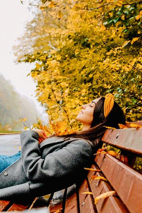 Autumn Photography Portrait, Fall Photo Shoot Outfits, Fall Shoot, Fall Portraits, Changing Leaves, Autumn Park, Photography Basics, Autumn Scenes, Fall Photoshoot