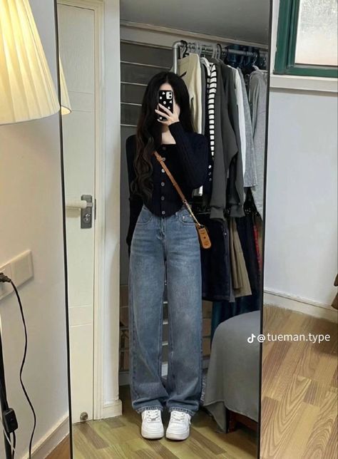 Summer Vintage Aesthetic Outfits, Outfit Kulot Jeans, Kulot Jeans Outfit, Fits For School Aesthetic, Korean Outfits Jeans, Highwaist Jean Outfits, Ootd With Jeans, Casual Korean Outfits, Korean Girl Outfits