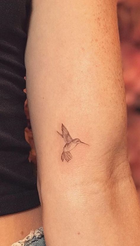 Fine Line Tattoo, Petite Tattoos, Cute Tiny Tattoos, Hummingbird Tattoo, Line Tattoo, Bird Tattoo, Classy Tattoos, Discreet Tattoos, Dainty Tattoos