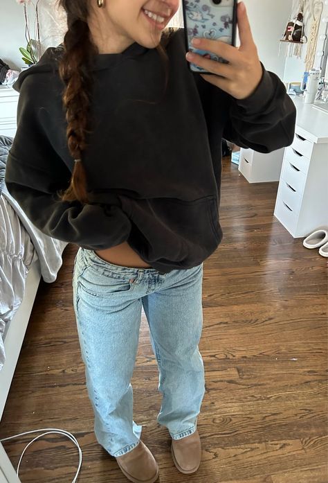 Sweatshirt Inspo Outfit, Basic Outfits For School Leggings, Essential Popover Hoodie, Comfrt Hoodie Outfit, Winter Clothes Inspo Outfit, Outfit Inspo Casual School, Hoodie That Hoodies, Cute Hoodies Outfits, Demetradias Fall Outfits