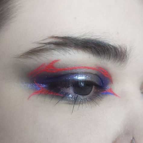 Spiderman Eye Makeup, Spiderman Inspired Makeup, Spiderman Makeup Looks, Spider Man Makeup, Eyeshadow Graphic, Spiderman Makeup, Eyeliner Inspo, Eyeliner Ideas, Spider Man 2099