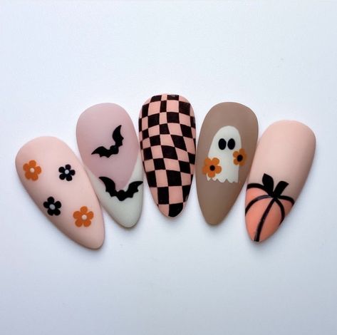 Nail Designs Spooky, Halloween Summer Nails, Boho Ghost Nails, Red Mushroom Nail Art, Ghost Fall Nails, Possum Nail Art, Halloween Nails Press On, Easy Spooky Nail Designs, Short Fall Nails Trendy