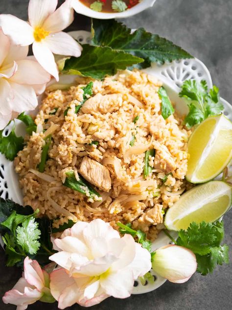 Thai Chicken Fried Rice, Easy Thai Chicken, Khao Pad, Thai Basil Beef, Fried Rice Dishes, Thai Fried Rice, Thai Basil Chicken, Cooking Jasmine Rice, Thai Sauce