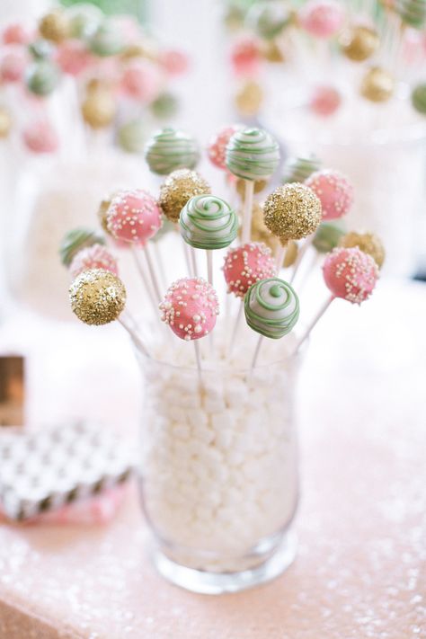 Cake Balls Display Ideas, Fairy Cake Pops, Cake Pop Flavors, Cake Pop Holder, Cake Pop Bouquet, Creative Treats, Diy Cake Pops, Cake Pop Displays, Callebaut Chocolate