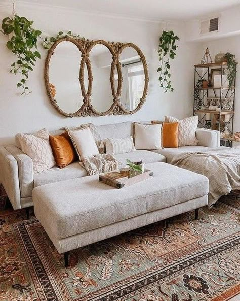 Chaise Lounge Sofa Small Living Room, Sofa And Ottoman Living Room, Living Room Long Wall Decor, Living Room Light Grey Couch, Light Grey Sofa Living Room, Light Grey Couch Styling, Light Grey Sofa Living Room Ideas, Light Grey Couch Living Room, Light Grey Couch