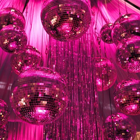 Pink disco dinner party or silver disco dance party? One of the best things about a disco theme is that there are so many variations to it! Switch up your lighting and decorating items to create a completely different vibe ✨ #disco #discotheme #dinnerparty #danceparty #partyideas #decoratingideas #eventplanners Disco Ball Pink Aesthetic, Light Pink Party Theme, Disco Dinner Party, 1970s Party Theme, Pink Disco Party, Disco Party Aesthetic, 2000's Party, Disco Party Decor, Denim Disco