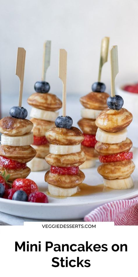 Christmas Breakfast Buffet Ideas, Christmas Breakfast Buffet, Breakfast Buffet Ideas, Pancake Skewers, Pancakes On A Stick, Fun Pancakes, Birthday Breakfast Party, Kids Brunch, Pancake Party