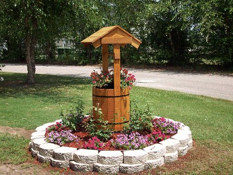 Garden Wishing Well | photo of a garden wishing well made from a Buildeazy plan and sent in ... Garden Wishing Well, Wishing Well Garden, Diy Wishing Wells, Well Garden, Front Yards Diy, Patio Flowers, Garden Idea, Diy Yard, Garden Yard Ideas