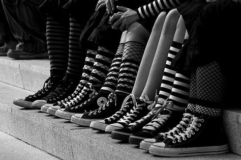 Converse Styl Emo, Emo Aesthetic, Emo Kid, Scene Kids, Scene Emo, Estilo Punk, Emo Scene, Punk Goth, Alternative Outfits