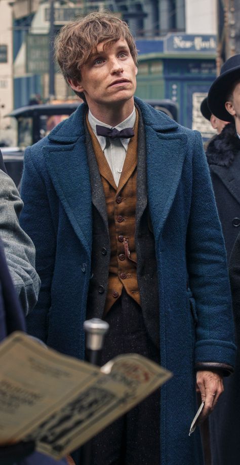 The Menswear in Fantastic Beasts | a little bit of rest Hulu Movies, Movies Family, Fantasic Beasts, Fantastic Beasts Movie, Images Harry Potter, Newt Scamander, Eddie Redmayne, Fantastic Beasts And Where, Harry Potter Wallpaper