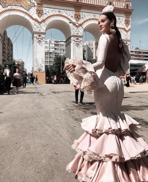 Flamenco Style Wedding Dress, Spanish Accessories, Flamenco Outfit, Burgundy Quinceanera Dresses, Red Flower Crown, Bohemian Chic Weddings, Flamenco Costume, Spanish Dress, Flamenco Dress