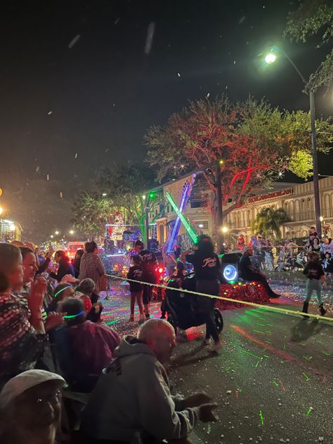 Christmas Parade Aesthetic, Parade Aesthetic, Christmas Dump, December Mood, Santa Claus Parade, Embassy Row, Book Mood, Holiday Parades, Three Wishes