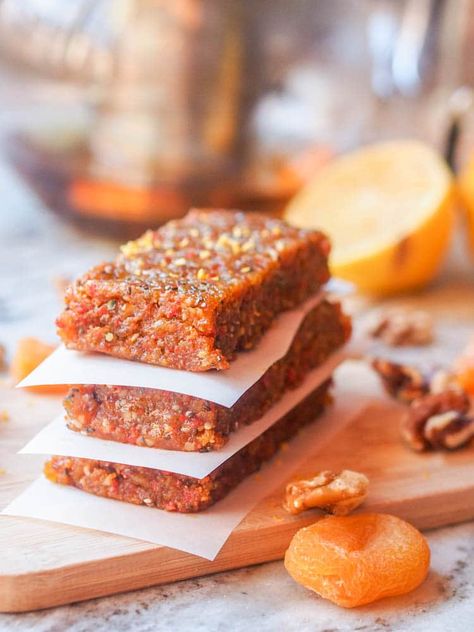 Dried Apricot Bars with Walnuts stacked on top of eachother Apricot Bars Recipe, Snacky Foods, Vegan Bakes, Apricot Bars, Clean Treats, Dried Apricot, Energy Bars Recipe, Healthy Vitamins, Prep Breakfast