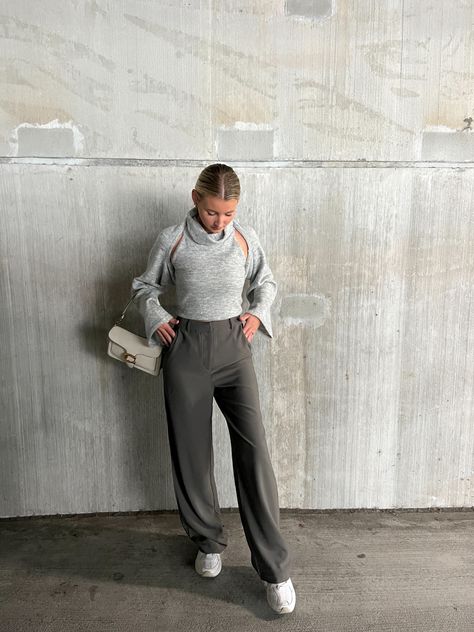 Grey sweater, grey trousers, fall outfit, fall outfit inspo, style inspo, fall style, fall style aesthetic, minimal sweater Grey Blouse Outfit, Trends Fall 2023, Outfit Fall 2023, Style Fall 2023, Djerf Style, Matilda Djerf Style, Outfit Grey, Matilda Djerf, Grey Blouse