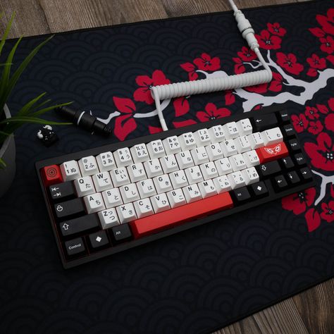 Custom Keyboard Ideas, One Piece Keyboard, Mousepad Design Ideas, Dream Company, Custom Keyboards, Keyboard Custom, Diy Mechanical Keyboard, 60% Keyboard, Custom Keyboard