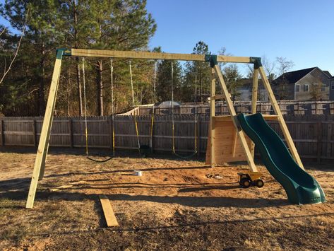 Diy Swing Set, Swing Set Diy, Indoor Playroom, Kids Yard, Diy Swing, Playground Areas, Modern Backyard Landscaping, Jungle Gym, Modern Backyard