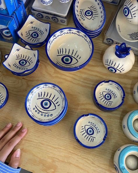 Greek Plates Ceramic, Greek Pottery Designs Pattern, Evil Eye Pottery Painting, Evil Eye Ceramics, Greek Pottery Designs, Evil Eye Pottery, Creative Space Keramik, Greece Pottery, Ton Diy