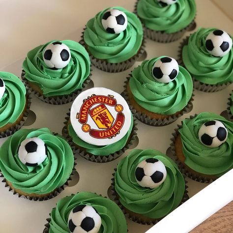 Soccer Theme Cupcakes, Football Cupcakes Soccer, Ball Cupcakes, Soccer Ball Cupcakes, Football Themed Cupcakes, Football Cupcake, Soccer Desserts, Soccer Cupcake Ideas, Cupcake Football