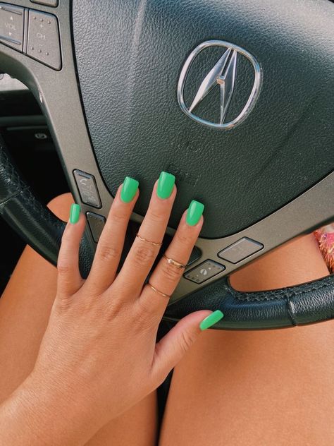 Bright Pretty Nails, Summer Green Nails Acrylic, Like Green Acrylic Nails, Shamrock Green Nails, Green Nails Ideas Summer, French Tip Nails Summer Colors, Summer Short Acrylics, Bright Green Gel Nails, Short Bright Acrylic Nails