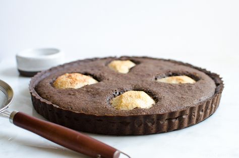 CHOCOLATE FRANGIPANE PEAR TART Chocolate Frangipane, Authentic Italian Recipes, Short Pastry, Italian Chocolate, Pear Tart, Fruit Filling, Italian Recipes Authentic, Pie Tart, Sweet Pie