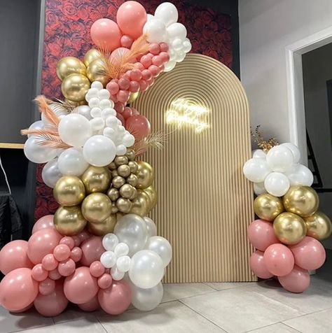 White Wedding Balloons, Gold Balloons Decorations, Diy Balloon Arch, Gold Balloon Garland, Pink Macarons, Balloon Garland Diy, Garland Diy, Balloon Chain, Rose Gold Balloons