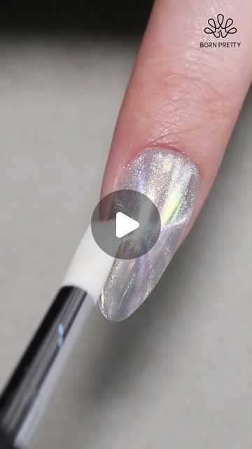 Silver Cat Eye Nails Design, White Magnetic Nails, Magnetic Polish Designs, Cat Eye Nails Polish Art Designs, Light Cat Eye Nails, Magnetic Cat Eye Nails, Chrome And Cat Eye Nails, Cat Eye And Chrome Nails, Mirror Nails Design