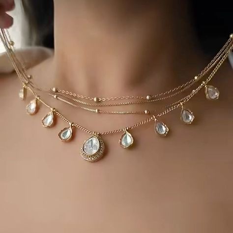 Diamond Necklace Minimal, Neckpiece Jewelry Gold, Dainty Indian Jewelry, Neck Sets Jewellery, Gold Beads Necklace Indian, Diamond Jewelry Aesthetic, Gold Choker Necklace Indian, Gold Jewellery Indian, Jewellery Diamond Necklace