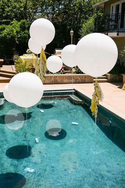 Summer Backyard Party Decorations, Affordable Wedding Decorations, Summer Backyard Parties, Party Decorating Ideas, Flamingo Pool Parties, Backyard Party Decorations, Bachelorette Pool Party, Moderne Pools, Flamingo Pool