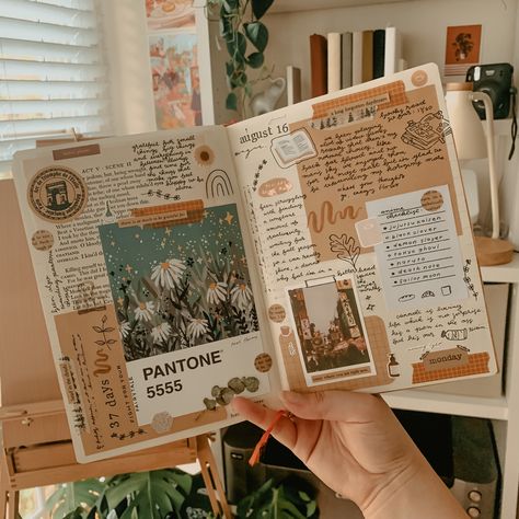 Travel Journal Scrapbook, Bulletin Journal Ideas, Diy Journal Books, Summer Scrapbook, Scrapbook Book, Bullet Journal Aesthetic, Bullet Journal Diy, Art Journal Therapy, Seni Origami