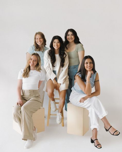 Five People Group Photo, Group Photoshoot Professional, Casual Team Photoshoot, Team Photoshoot Ideas Group Shots, Ladies Group Photo, Office Team Photoshoot, Group Studio Photoshoot, Big Group Photos Posing Ideas, Professional Group Photos