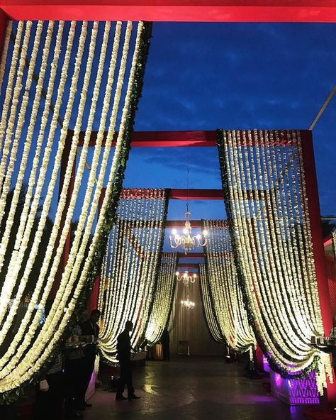 Diy Wedding Entrance, Wedding Walkway, Wedding Hall Decorations, Rustic Wedding Decorations, Wedding Entrance Decor, Mandap Decor, Desi Wedding Decor, Marriage Decoration, Beautiful Wedding Decorations