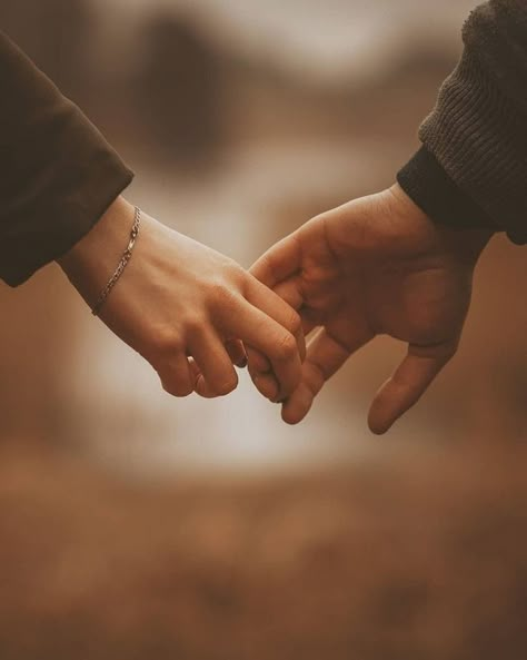 Couple Pic Hd, I Zombie, Australia Pictures, Cute Love Photos, Couple Hands, Love Couple Images, Hand Photography, Cute Couples Photography, Cute Backgrounds For Phones