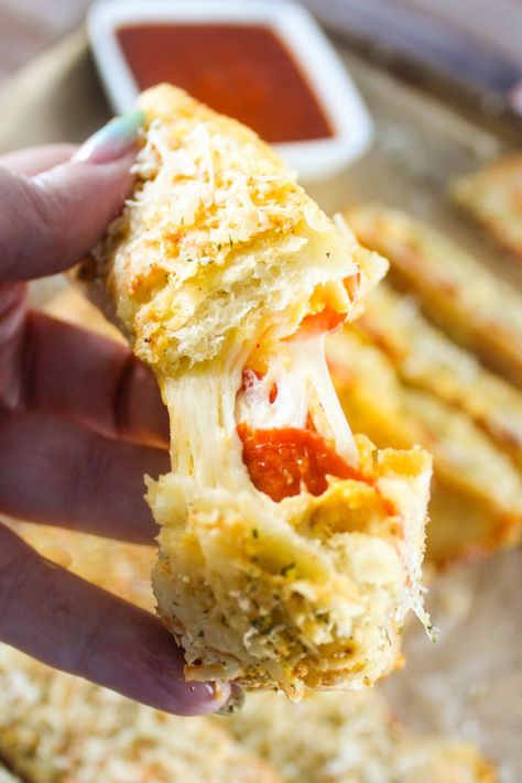 Dominoes Stuffed Cheesy Bread, Stuffed Pepperoni Bread, Pepperoni Garlic Bread, Dominos Cheesy Bread Copycat, Pepperoni Stuffed Cheesy Bread, Cheesy Bread With Pizza Dough, Stuffed Cheesy Bread Recipes, Dominos Cheese Bread Recipe, Breadstick Dip