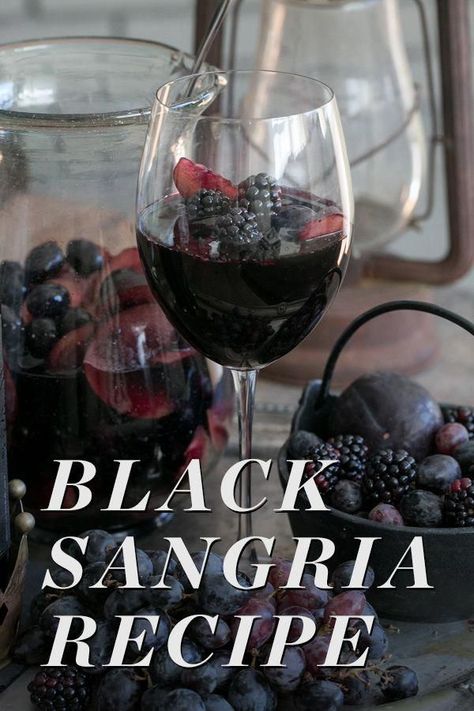 Black Sangria, Alcohol Punch, Alcohol Shots, Cocktails Easy, Sangria Cocktail, 30th Birthday Themes, Halloween Party Dinner, Sangria Recipe, Wine Party