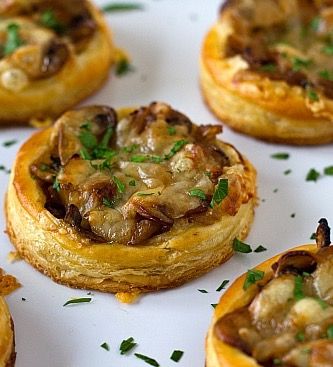 Mushroom Gruyere, Vegetarian Thanksgiving Recipes, Caramelized Onion, Puff Pastry Recipes, Buffalo Wings, Perfect Appetizers, Delicious Vegetarian, Caramelized Onions, Finger Food